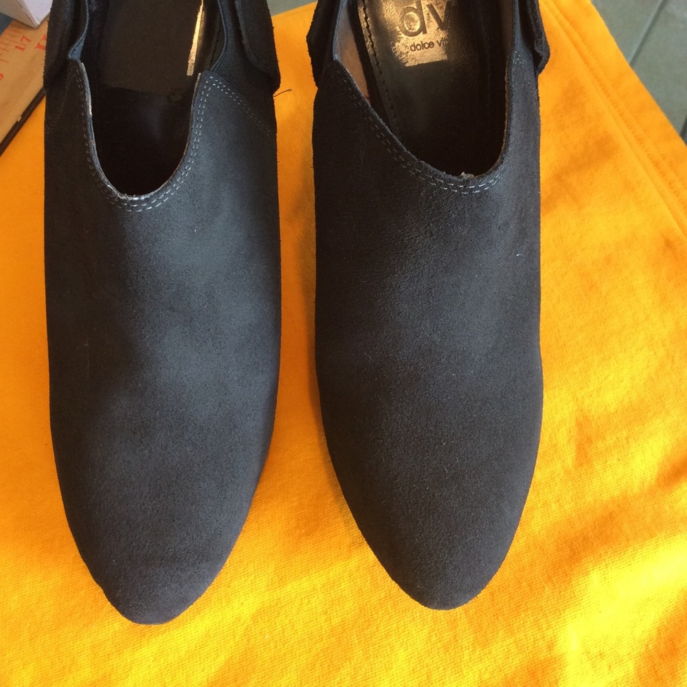 Dolce Vita OnDine Black Suede Boots Size 8.5, Pre-owned with box - Picture 2 of 13